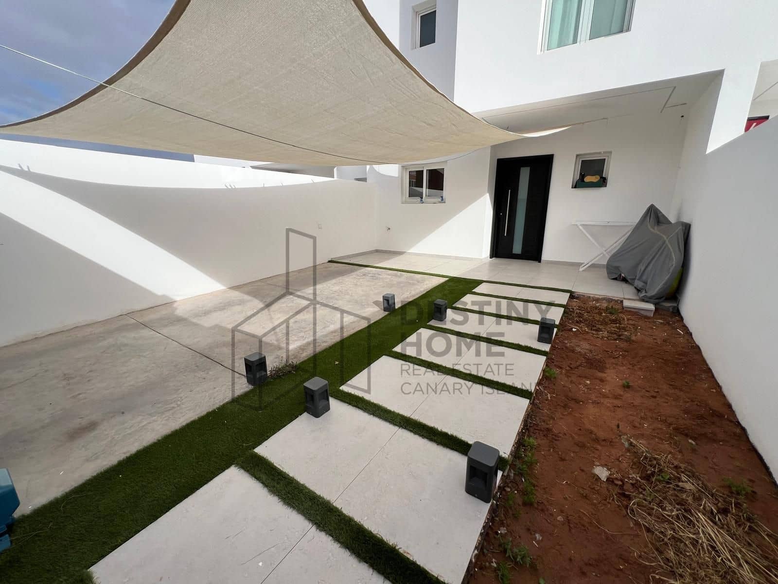 3 bedroom Semi-detached Villa for sale in Corralejo with pool garage - € 480,000 (Ref: 9658403)