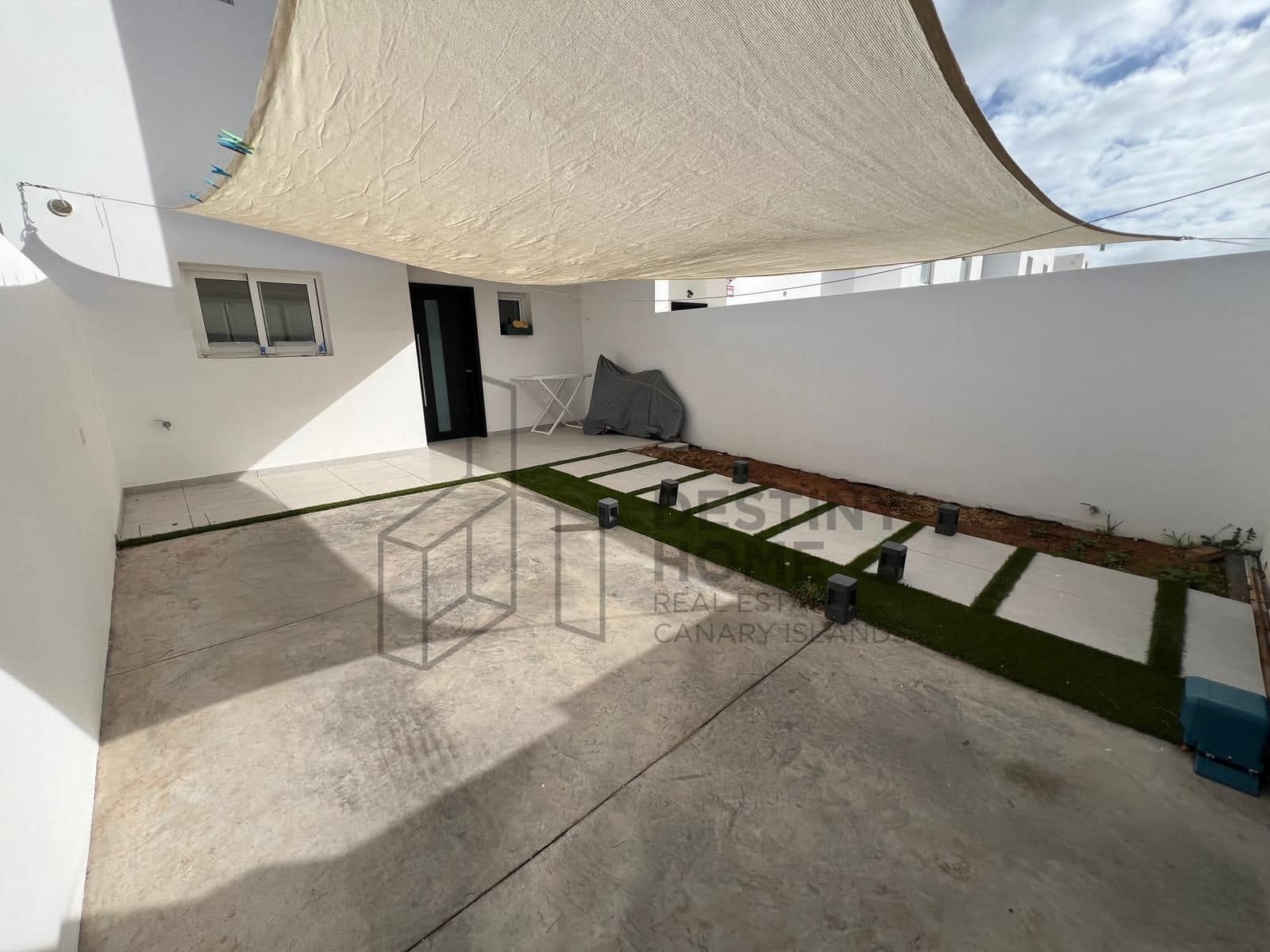 3 bedroom Semi-detached Villa for sale in Corralejo with pool garage - € 480,000 (Ref: 9658403)