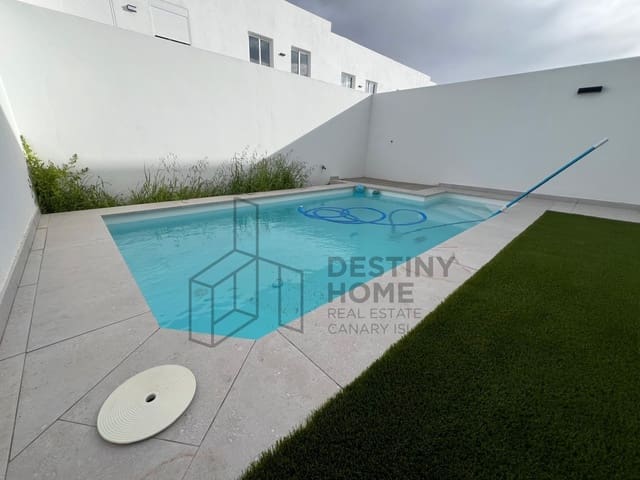 3 bedroom Semi-detached Villa for sale in Corralejo, La Oliva - € 480,000 (Ref: 9658403)