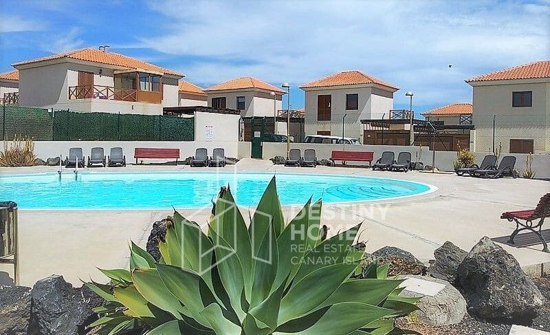 1 sypialnia Dom na sprzedaż w Corralejo z basenem garażem - 195 000 € (Ref: 9670095)