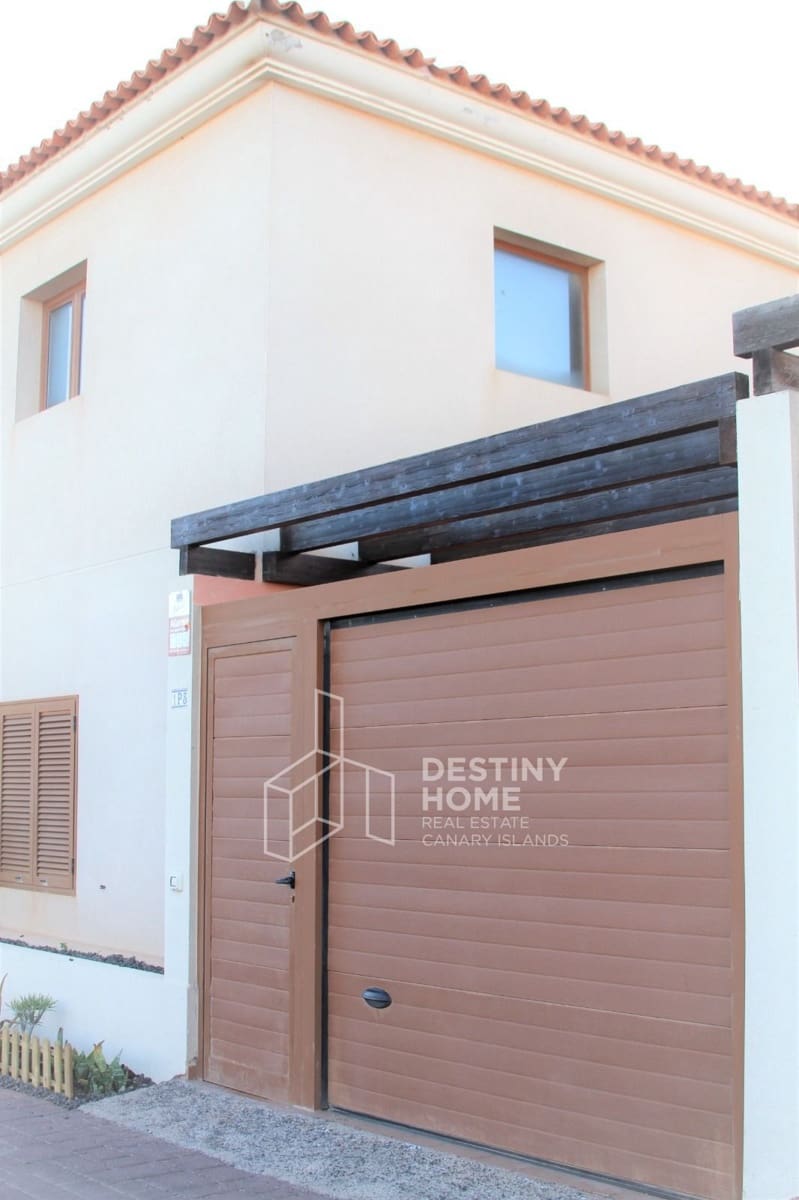 1 sypialnia Dom na sprzedaż w Corralejo z basenem garażem - 195 000 € (Ref: 9670095)