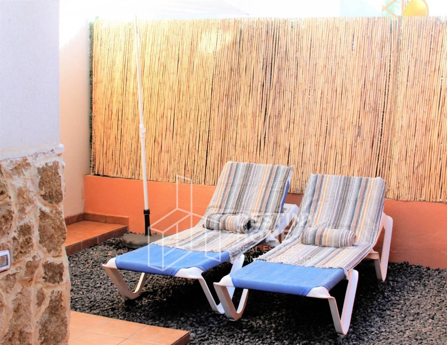 1 sypialnia Dom na sprzedaż w Corralejo z basenem garażem - 195 000 € (Ref: 9670095)