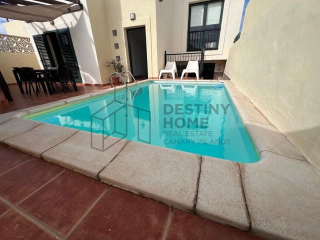 4 bedroom Villa for sale in Corralejo, La Oliva with pool - € 470,000 (Ref: 9698681)