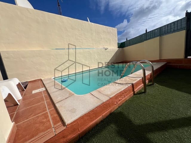 4 bedroom Villa for sale in Corralejo, La Oliva with pool - € 470,000 (Ref: 9698681)