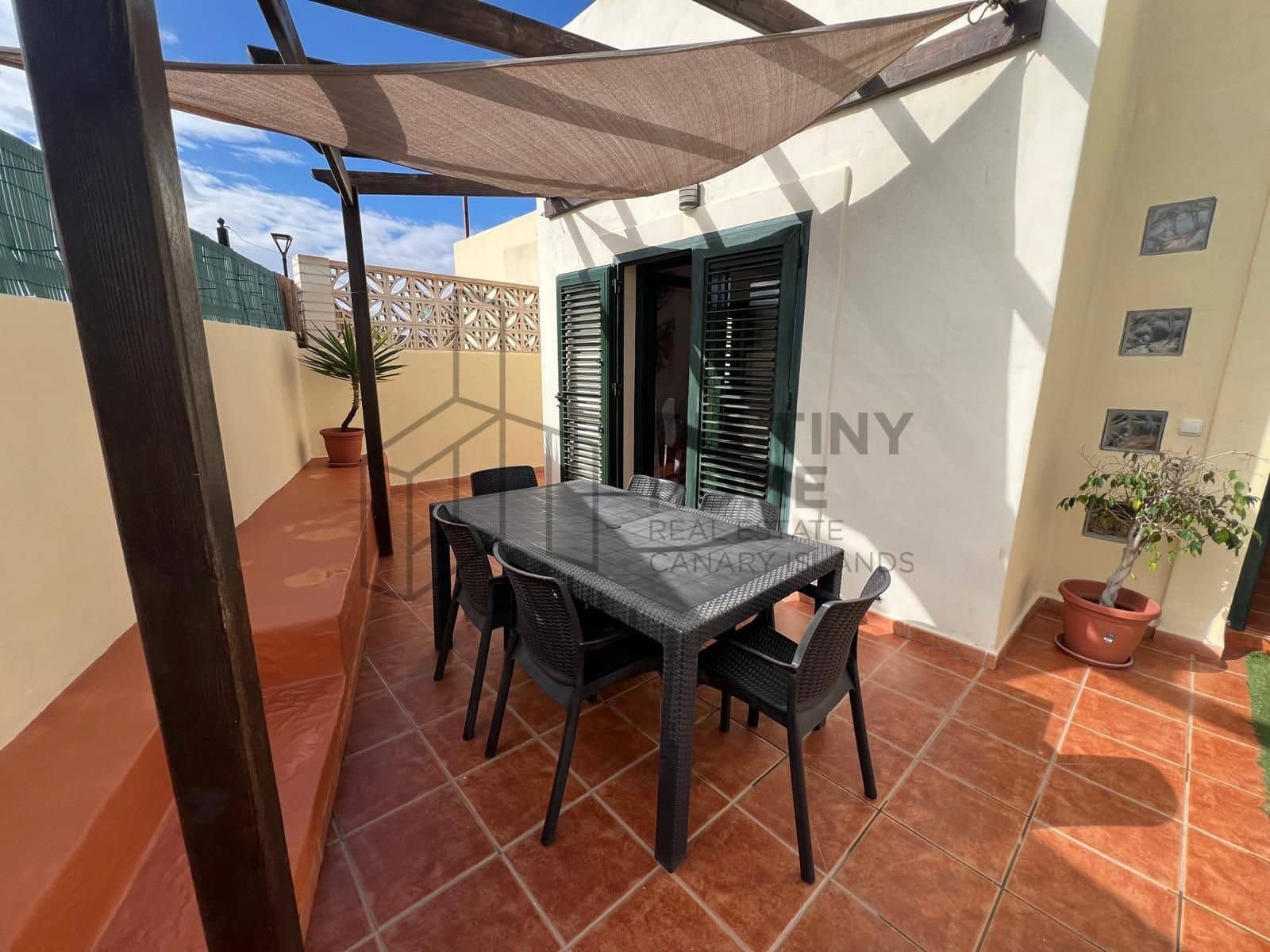 4 bedroom Villa for sale in Corralejo with pool - € 470,000 (Ref: 9698681)