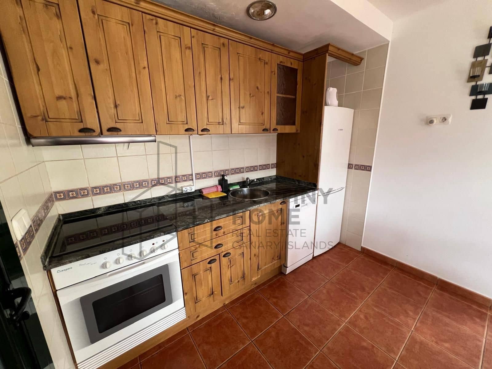 4 bedroom Villa for sale in Corralejo with pool - € 470,000 (Ref: 9698681)