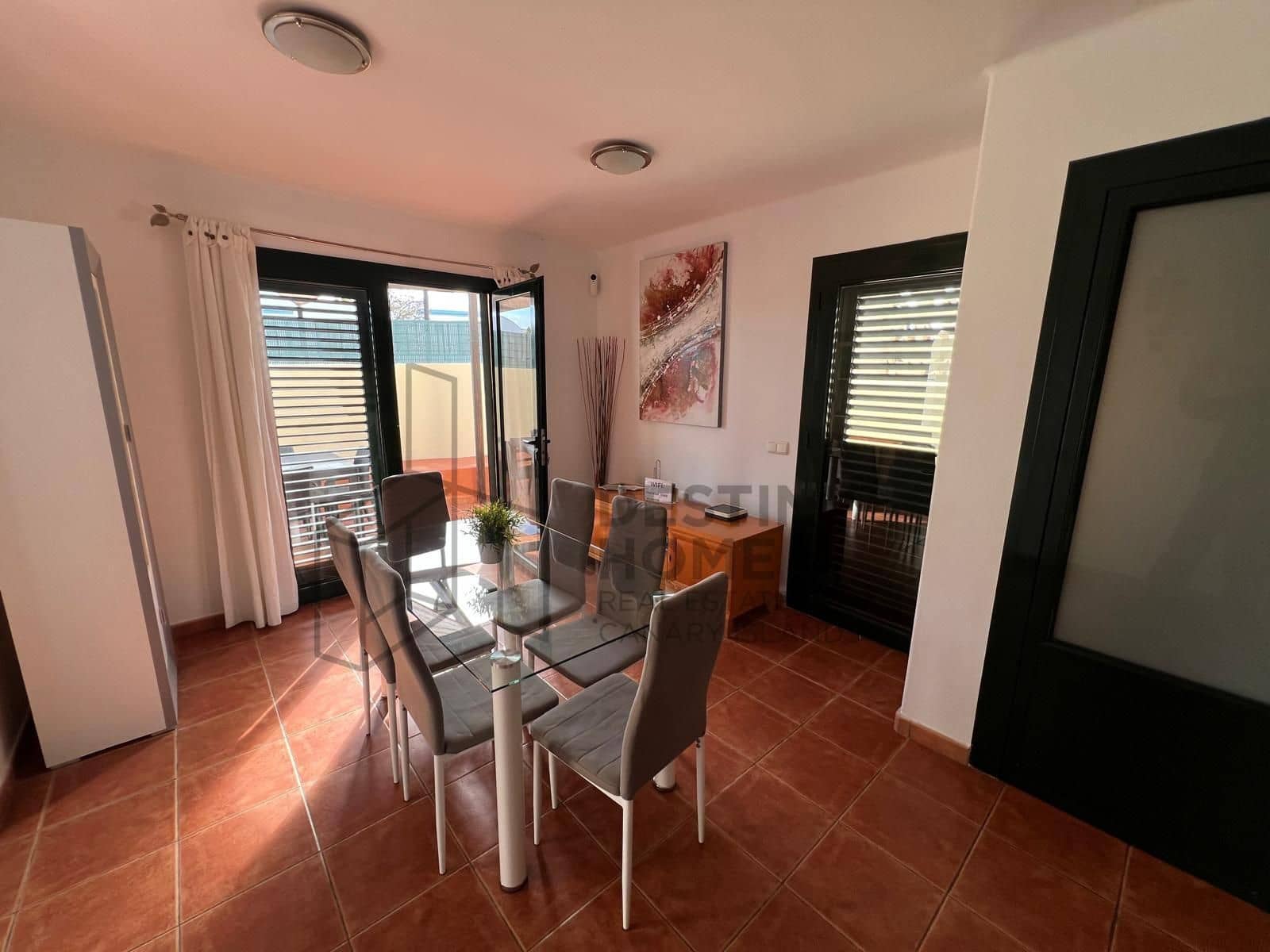 4 bedroom Villa for sale in Corralejo with pool - € 470,000 (Ref: 9698681)