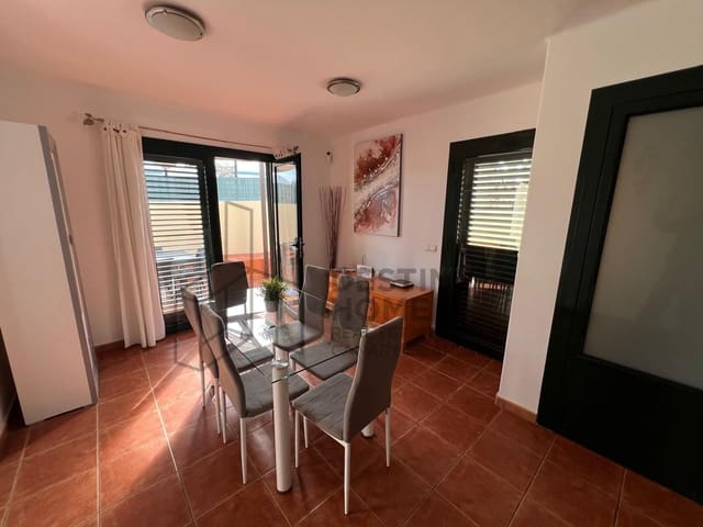 4 soveværelse Villa til salg i Corralejo, La Oliva med swimmingpool - € 470.000 (Ref: 9698681)