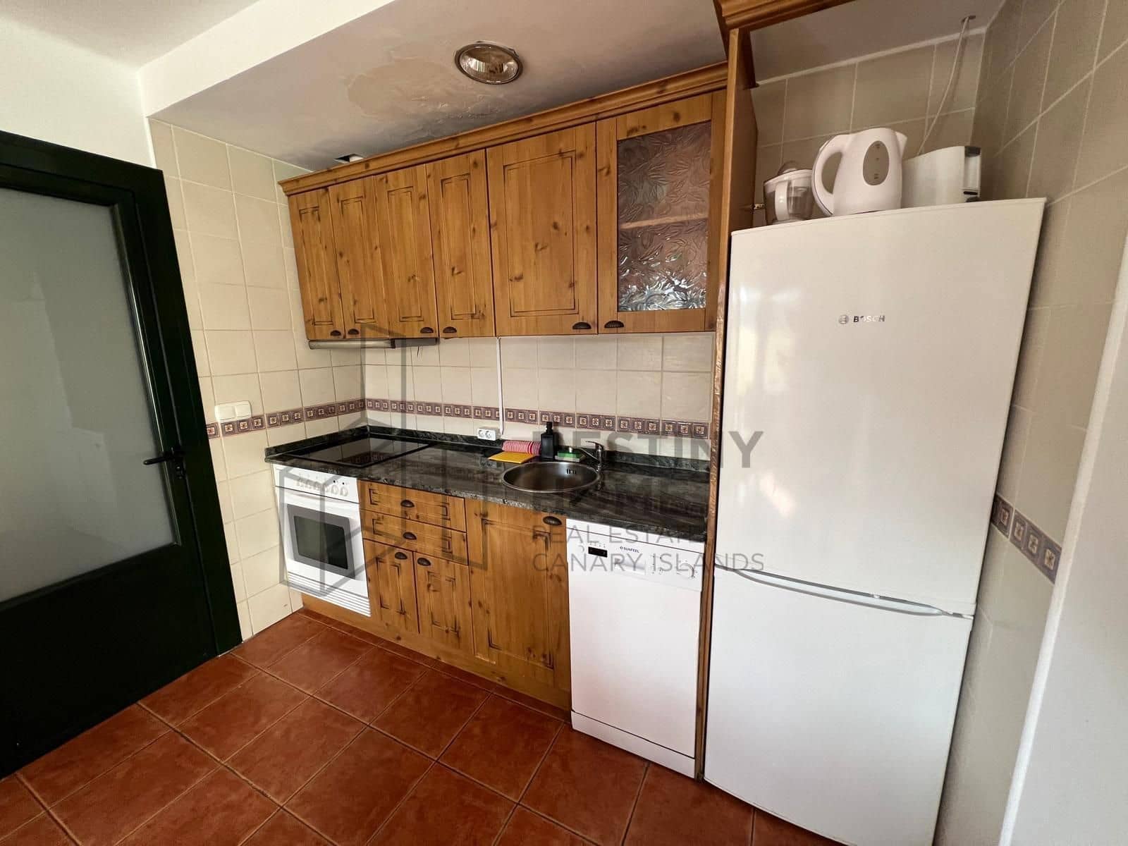 4 bedroom Villa for sale in Corralejo with pool - € 470,000 (Ref: 9698681)