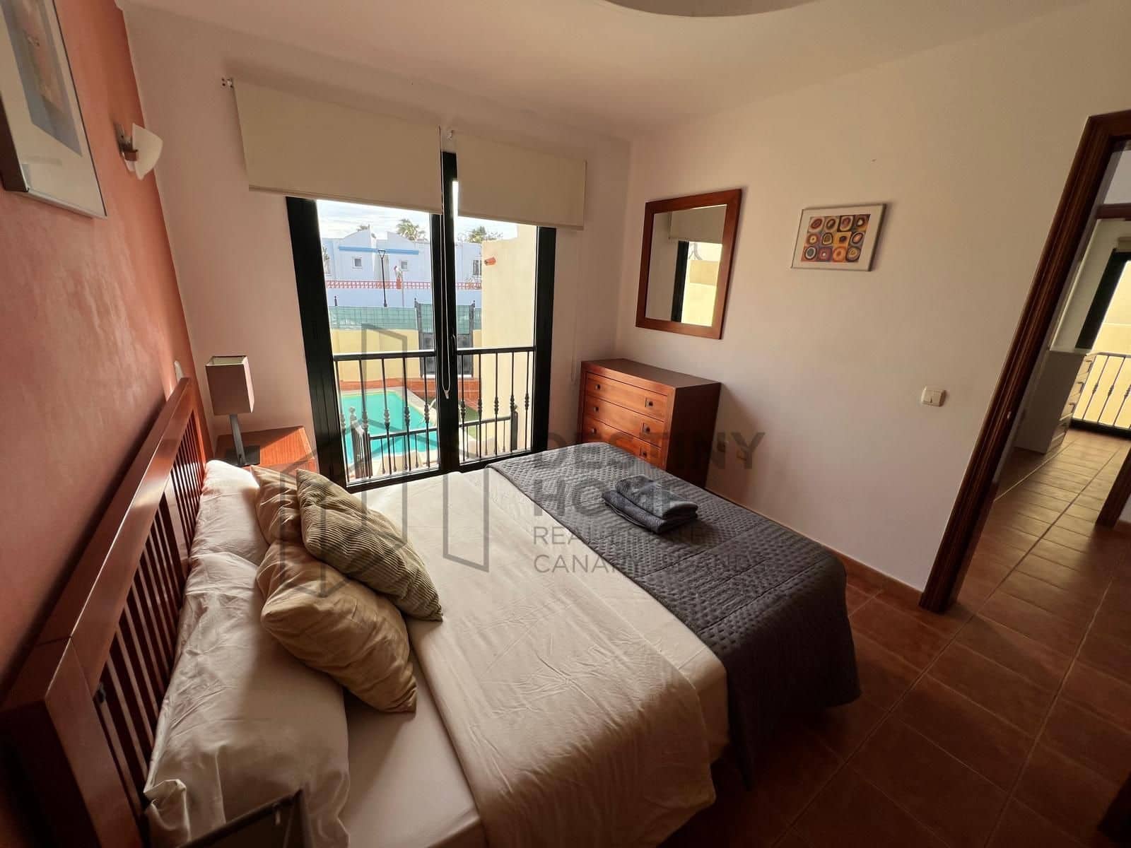 4 bedroom Villa for sale in Corralejo with pool - € 470,000 (Ref: 9698681)