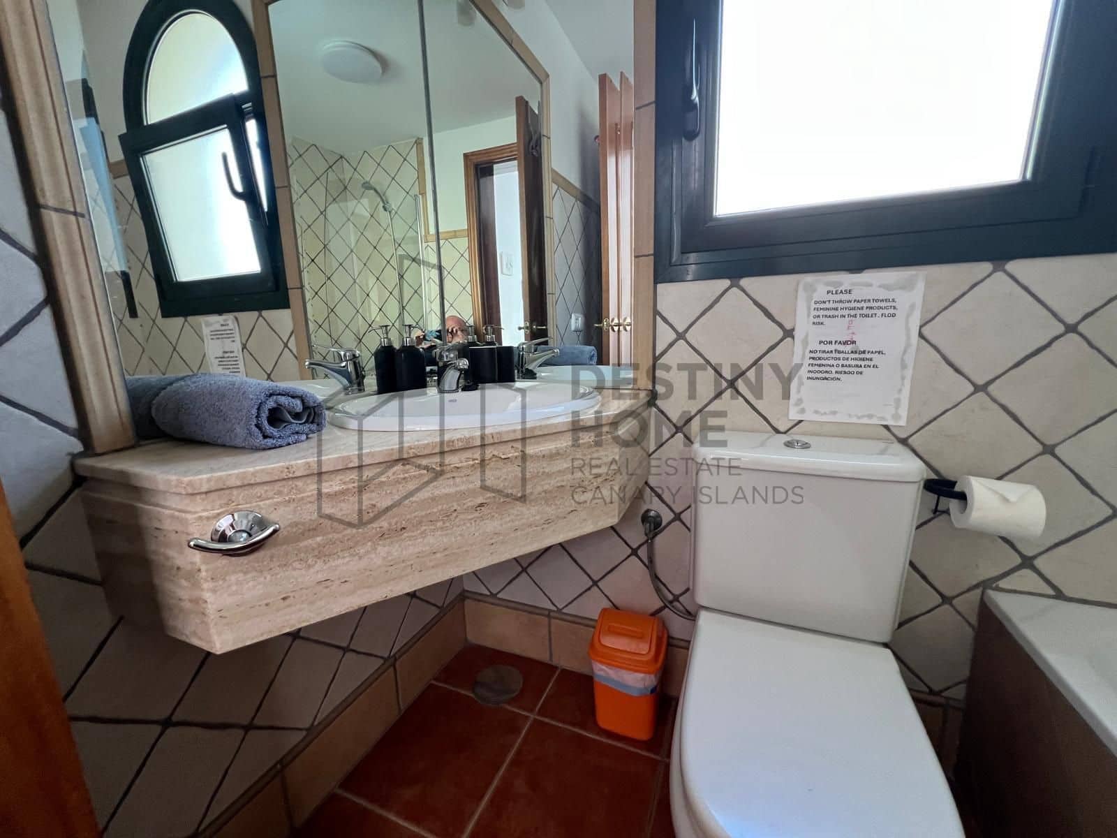 4 bedroom Villa for sale in Corralejo with pool - € 470,000 (Ref: 9698681)