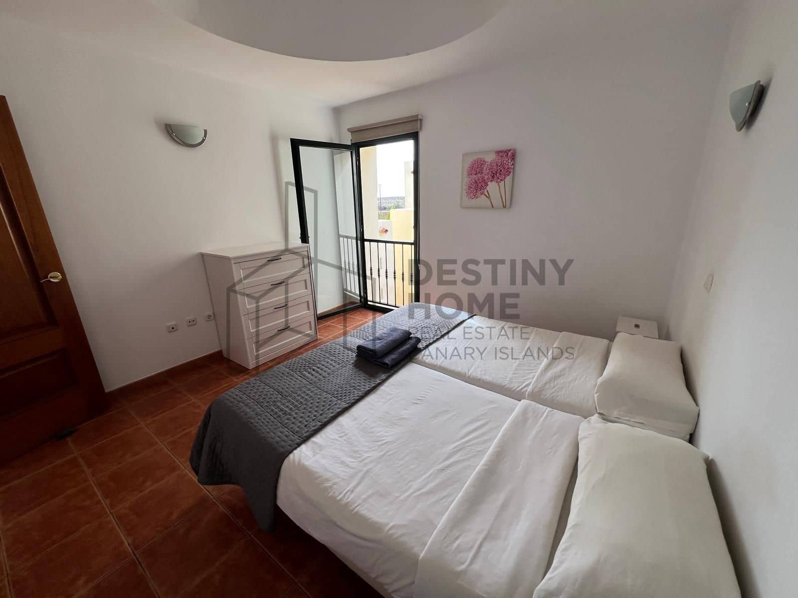 4 bedroom Villa for sale in Corralejo with pool - € 470,000 (Ref: 9698681)