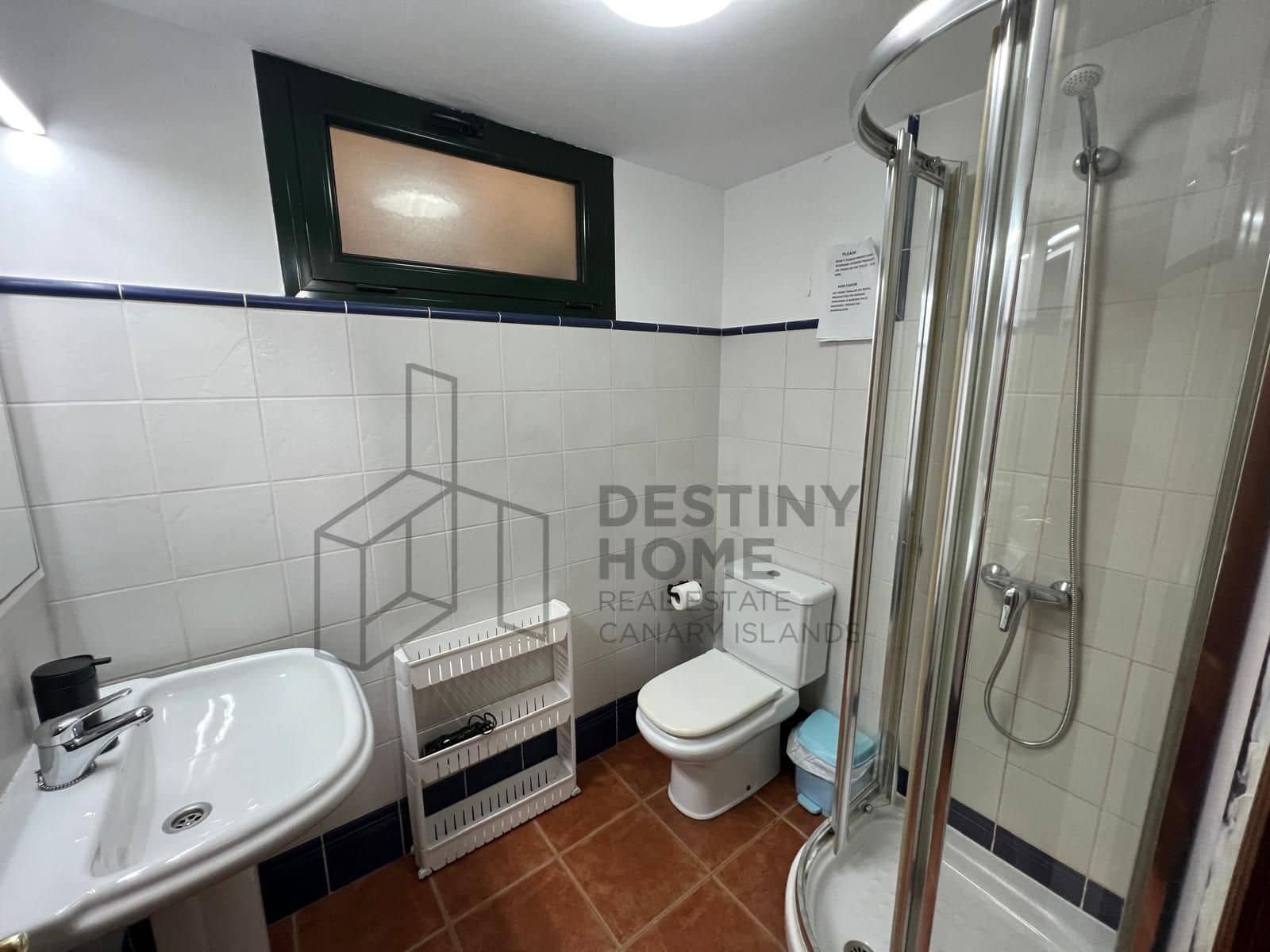 4 bedroom Villa for sale in Corralejo with pool - € 470,000 (Ref: 9698681)