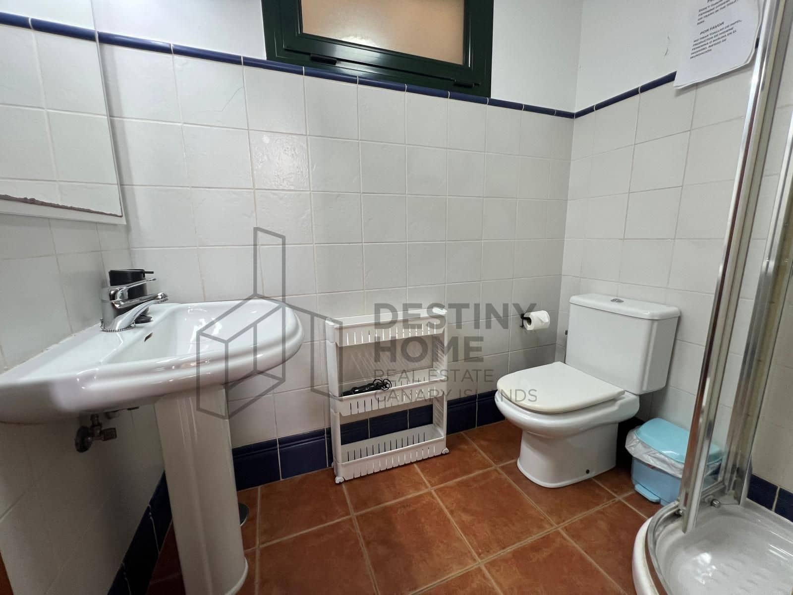 4 bedroom Villa for sale in Corralejo with pool - € 470,000 (Ref: 9698681)