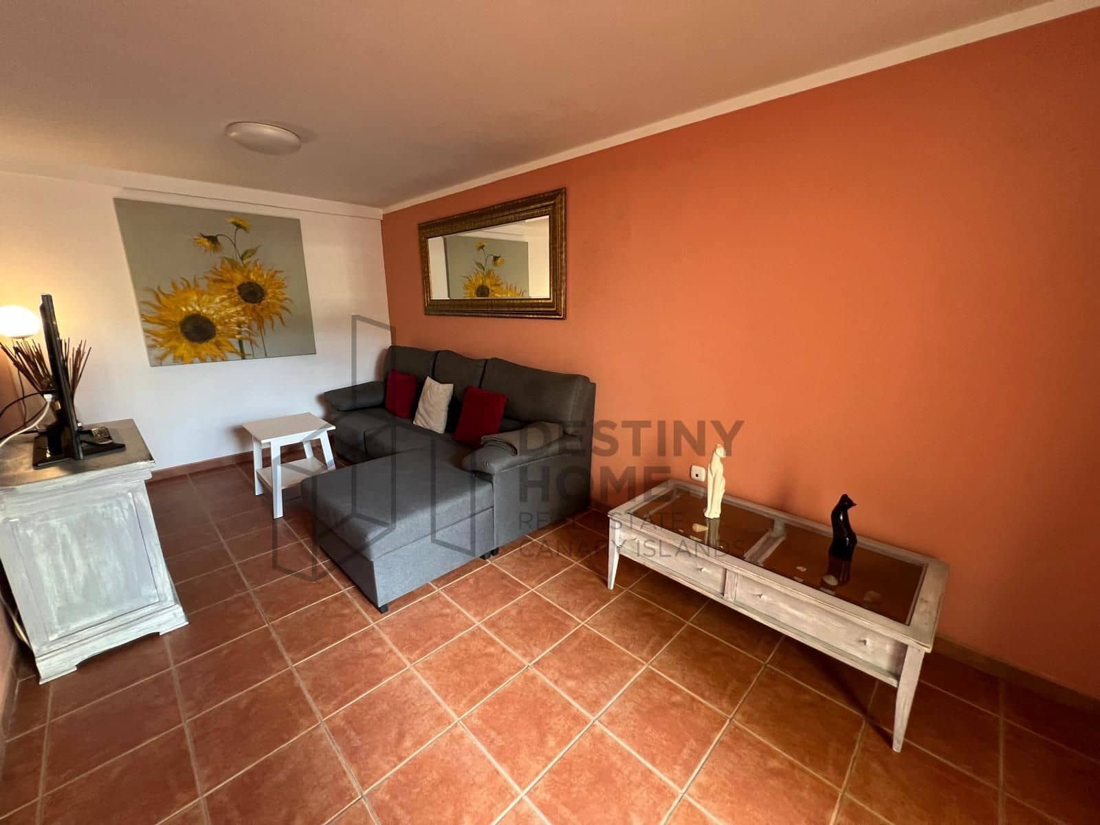 4 bedroom Villa for sale in Corralejo with pool - € 470,000 (Ref: 9698681)