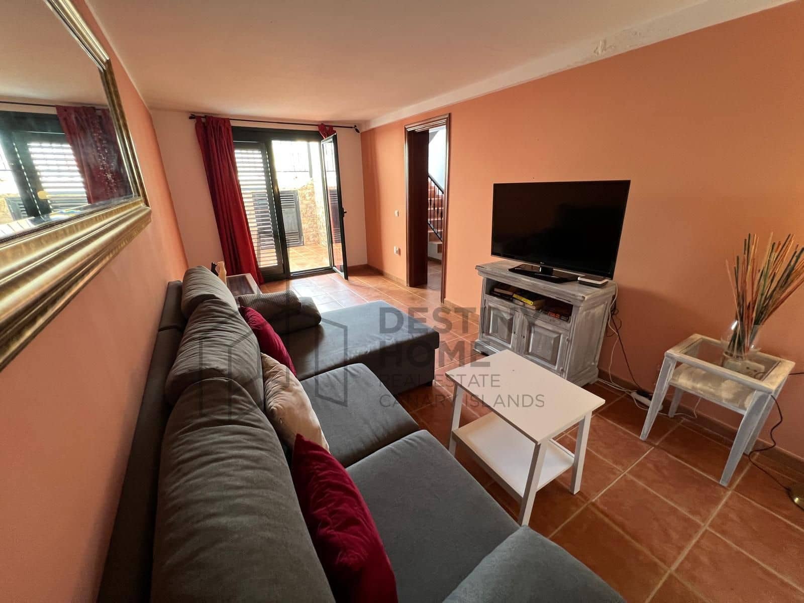 4 bedroom Villa for sale in Corralejo with pool - € 470,000 (Ref: 9698681)