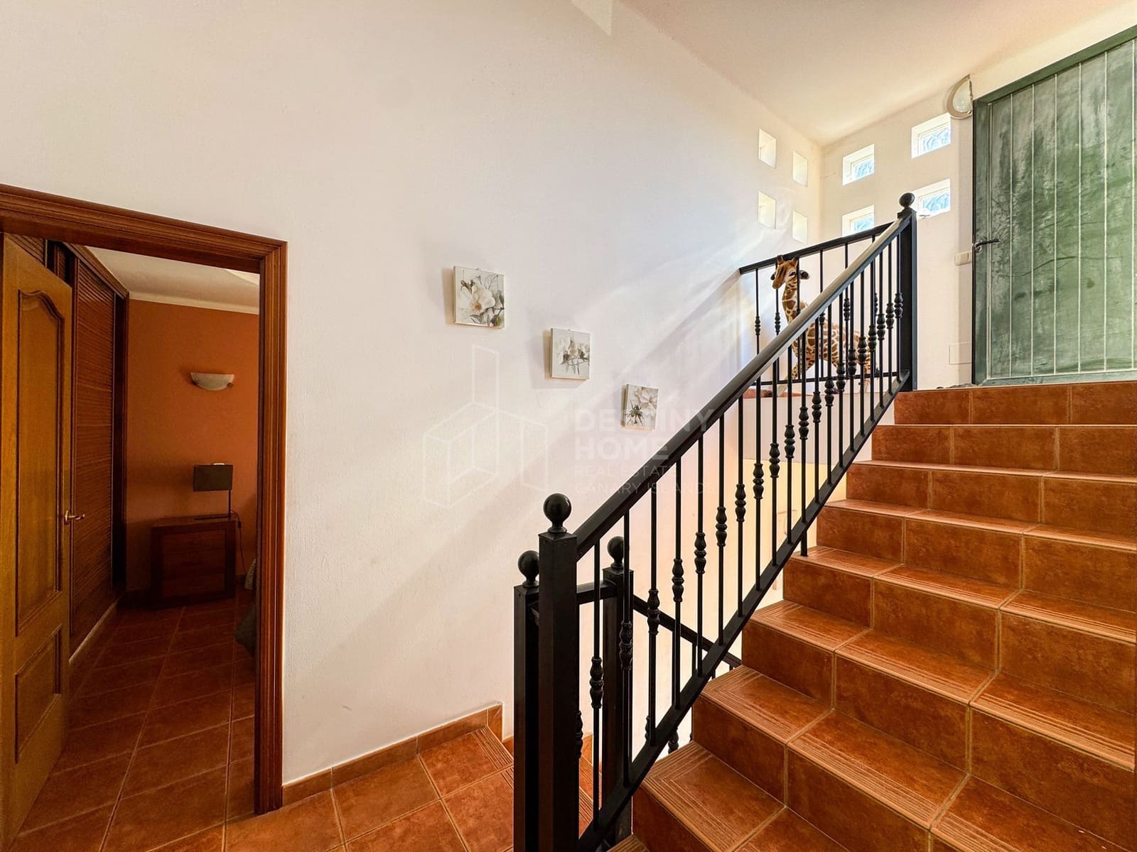 4 bedroom Villa for sale in Corralejo with pool - € 460,000 (Ref: 9698681)