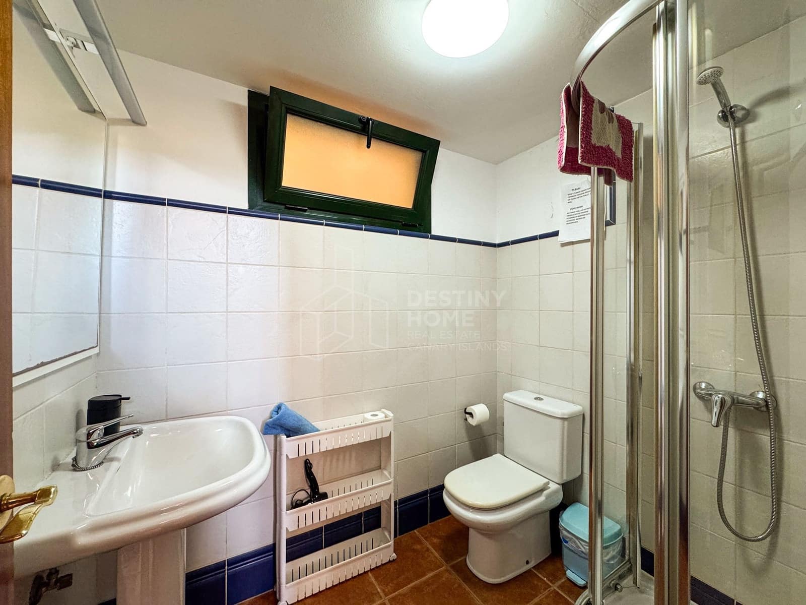 4 bedroom Villa for sale in Corralejo with pool - € 460,000 (Ref: 9698681)