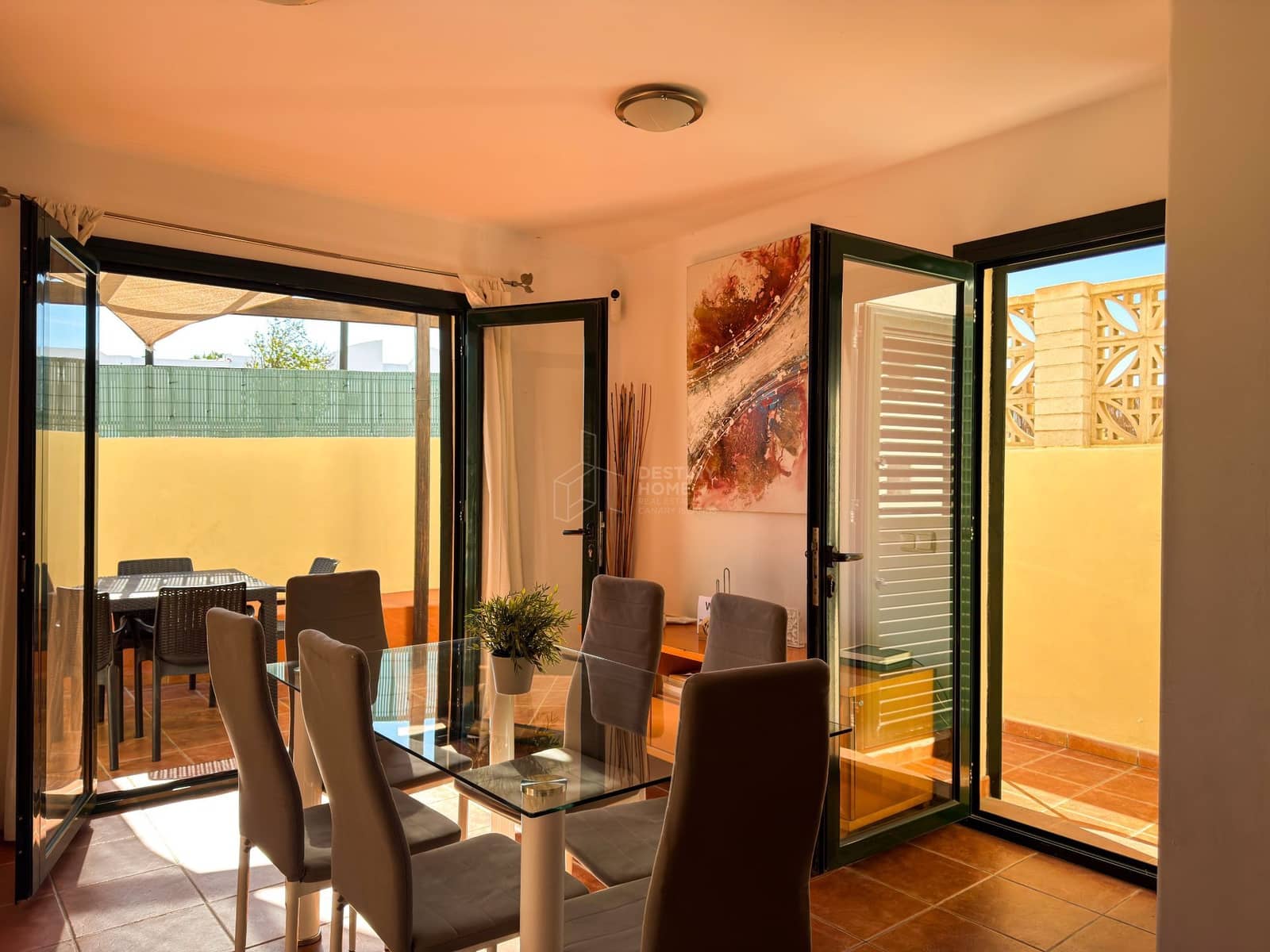 4 bedroom Villa for sale in Corralejo with pool - € 460,000 (Ref: 9698681)