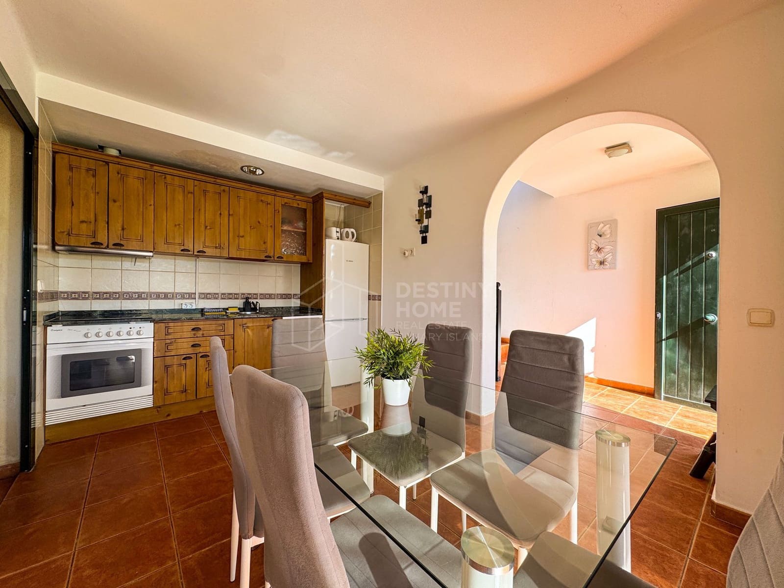 4 bedroom Villa for sale in Corralejo with pool - € 460,000 (Ref: 9698681)
