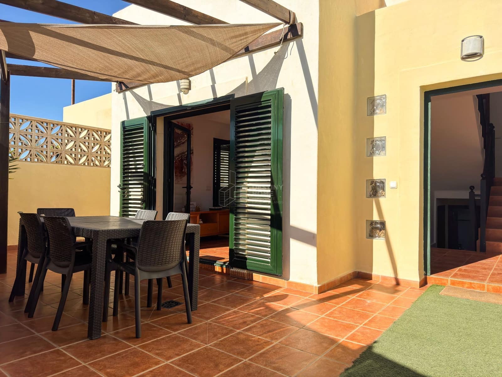 4 bedroom Villa for sale in Corralejo with pool - € 460,000 (Ref: 9698681)