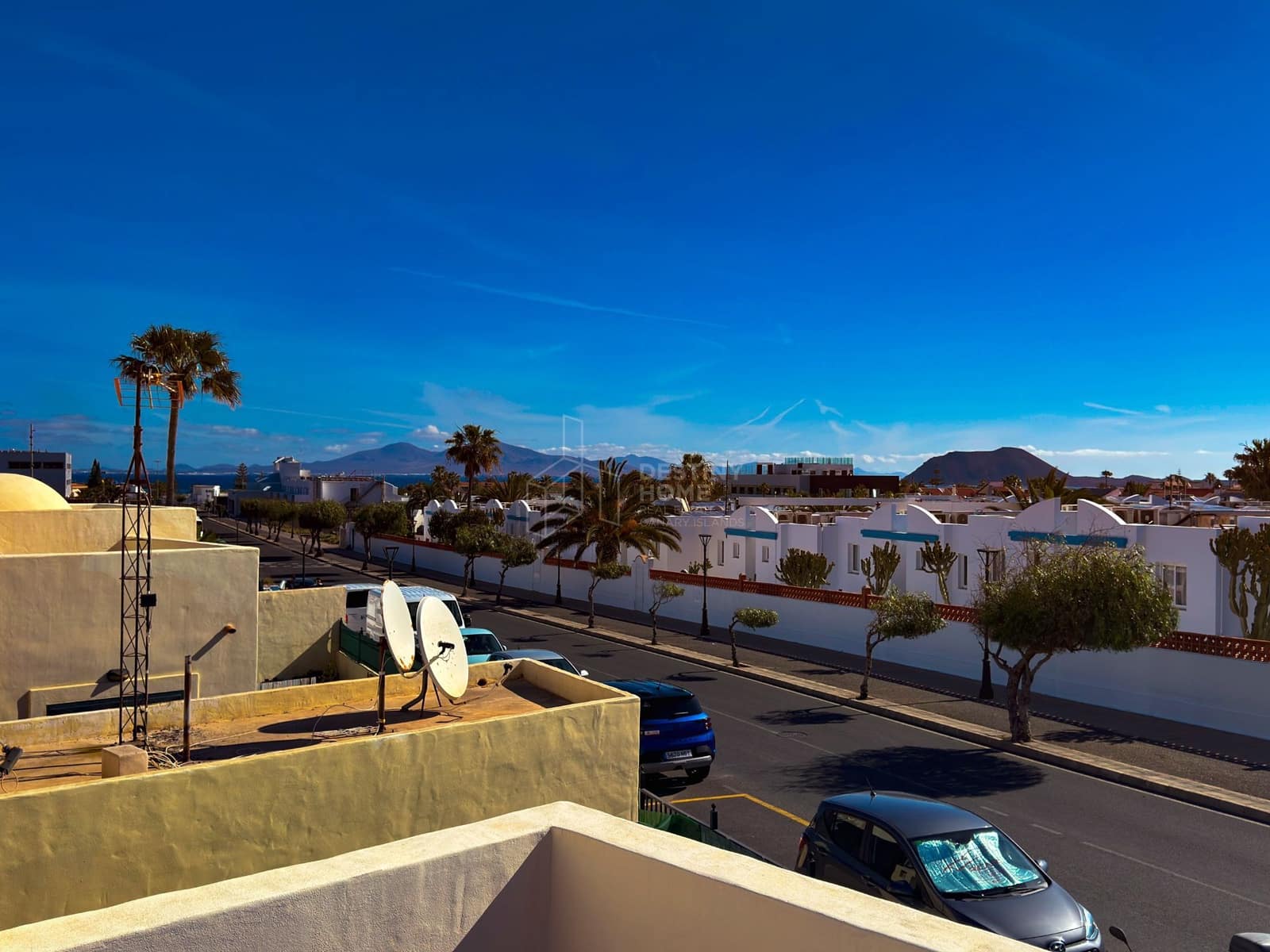 4 bedroom Villa for sale in Corralejo with pool - € 460,000 (Ref: 9698681)