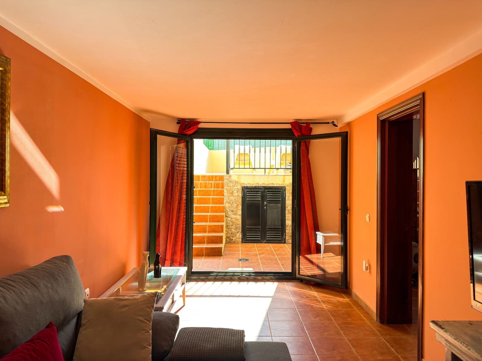 4 bedroom Villa for sale in Corralejo with pool - € 460,000 (Ref: 9698681)