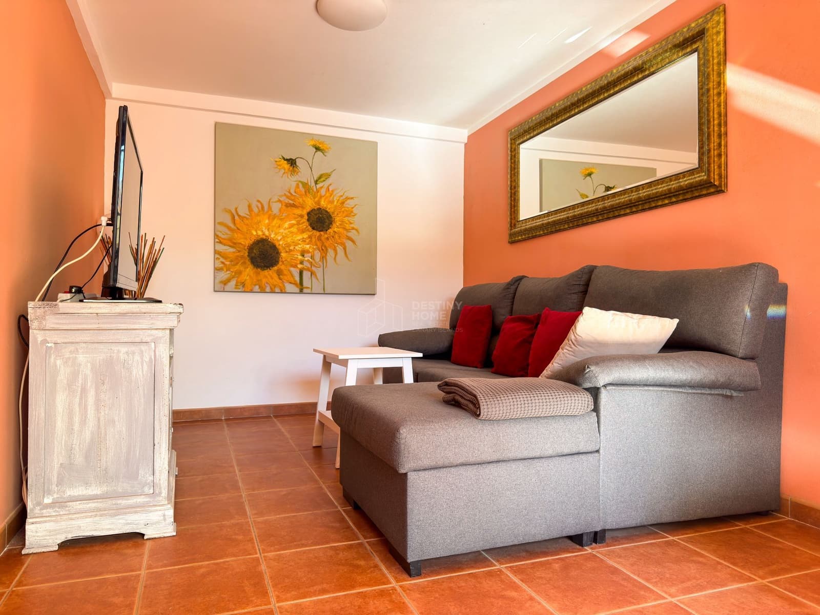 4 bedroom Villa for sale in Corralejo with pool - € 460,000 (Ref: 9698681)