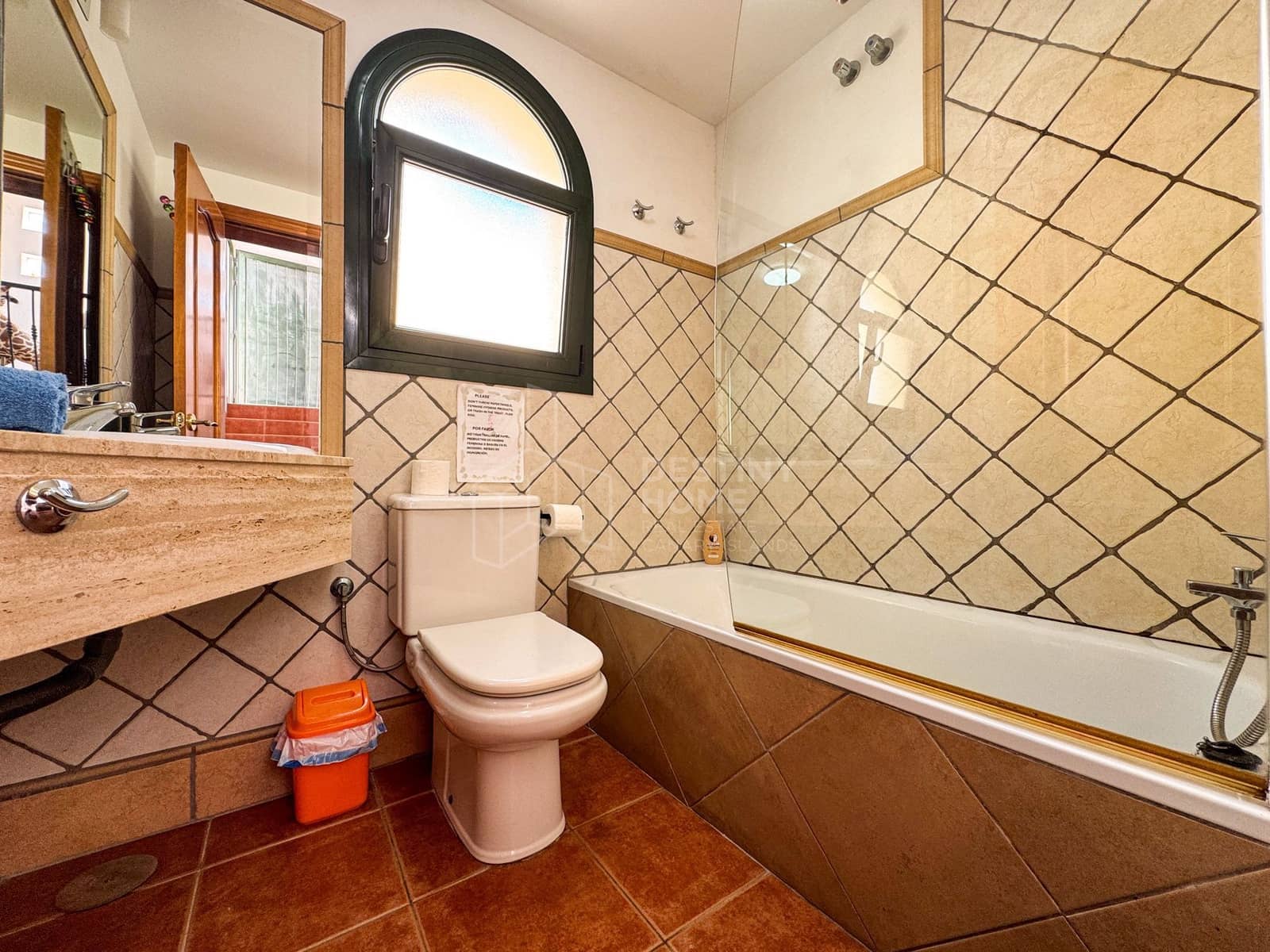 4 bedroom Villa for sale in Corralejo with pool - € 460,000 (Ref: 9698681)