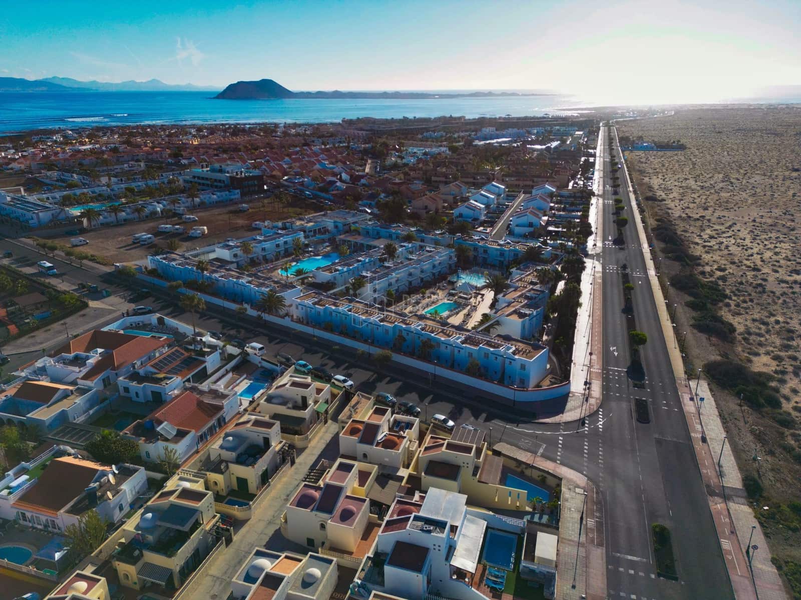 4 bedroom Villa for sale in Corralejo with pool - € 460,000 (Ref: 9698681)