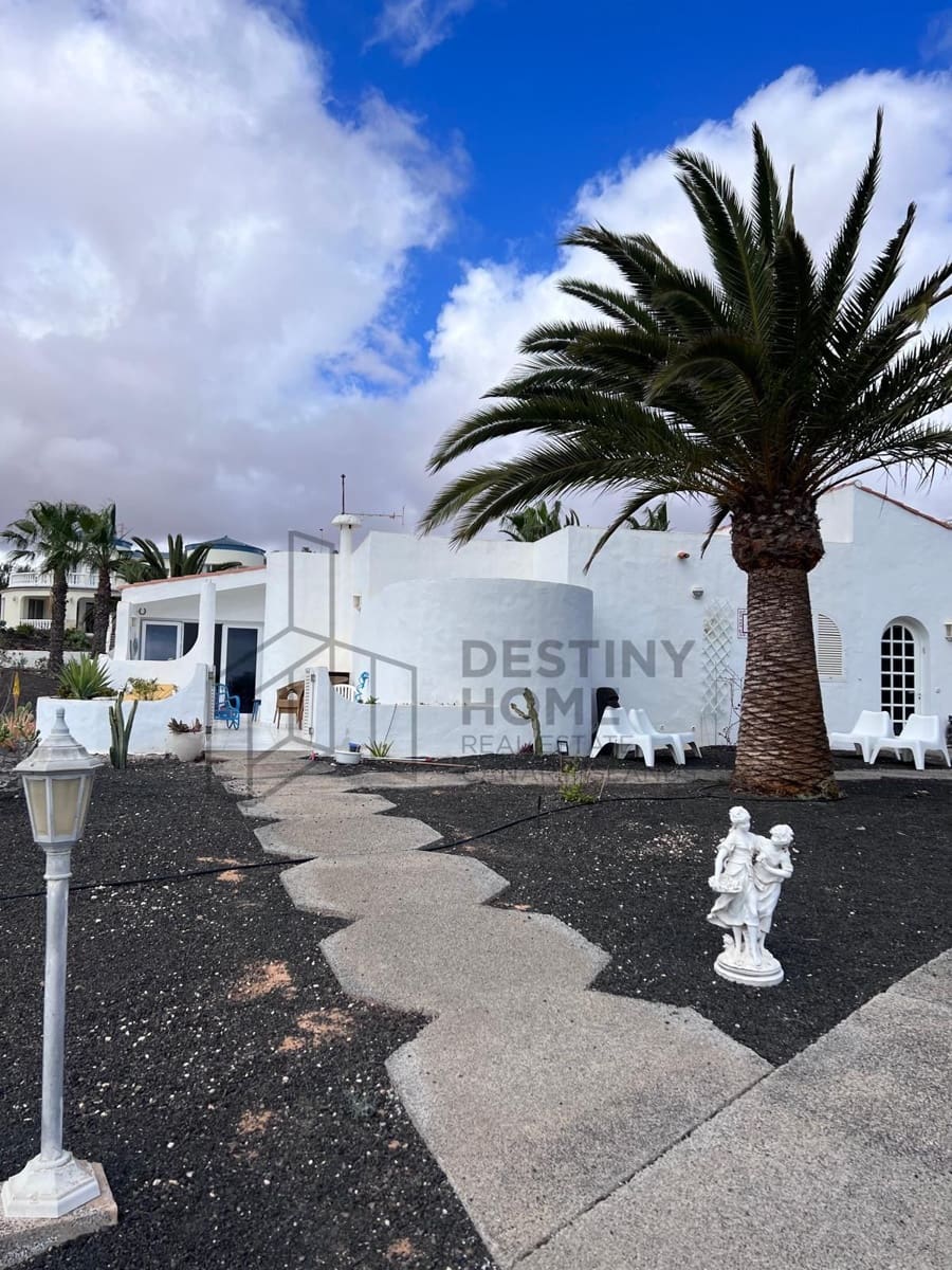 3 bedroom Villa for sale in Parque Holandes with garage - € 625,000 (Ref: 9719679)