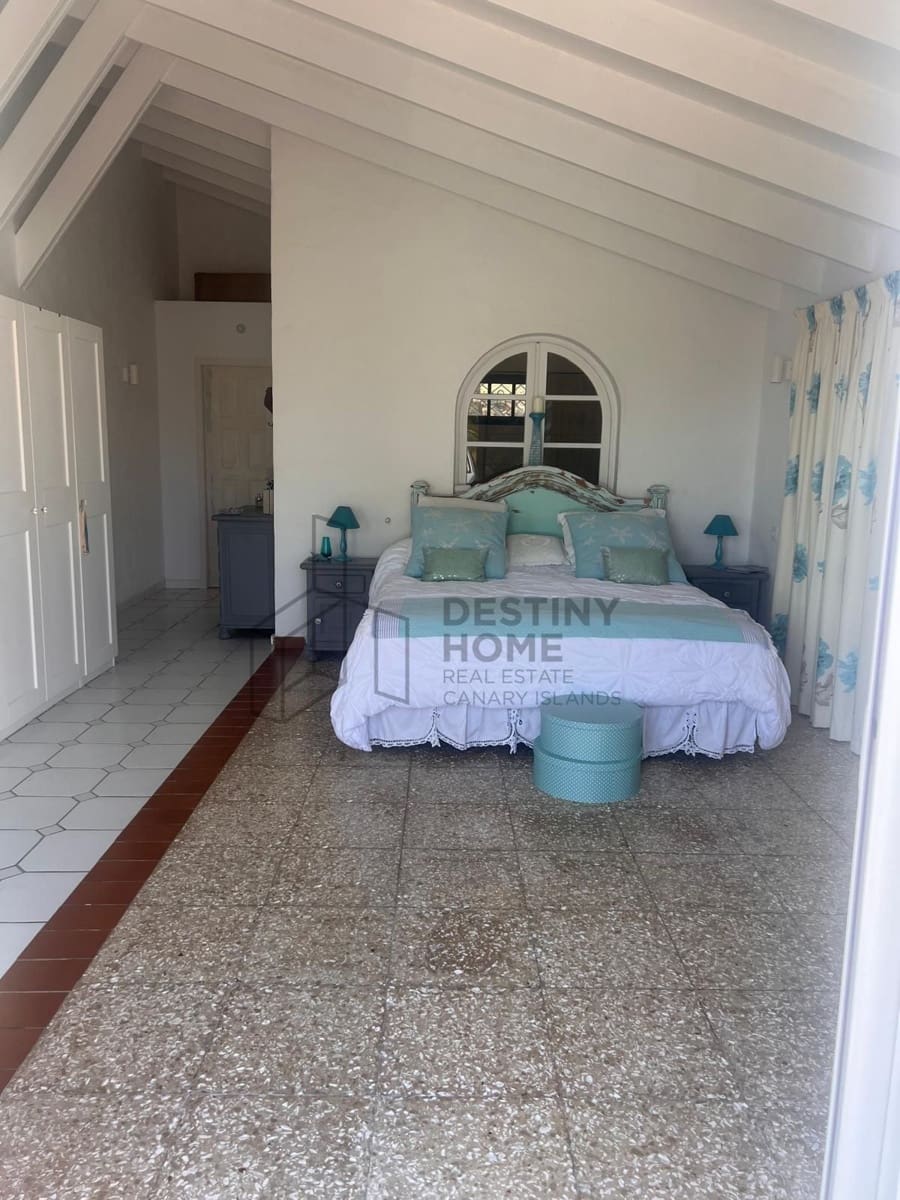 3 bedroom Villa for sale in Parque Holandes with garage - € 625,000 (Ref: 9719679)