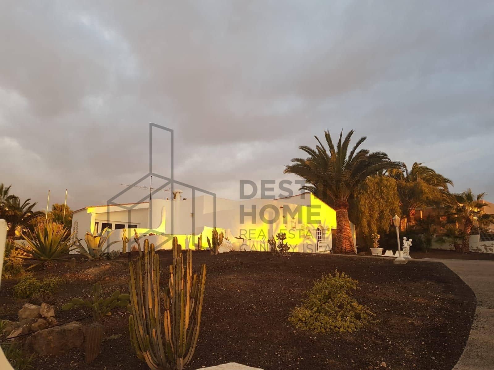 3 bedroom Villa for sale in Parque Holandes with garage - € 625,000 (Ref: 9719679)