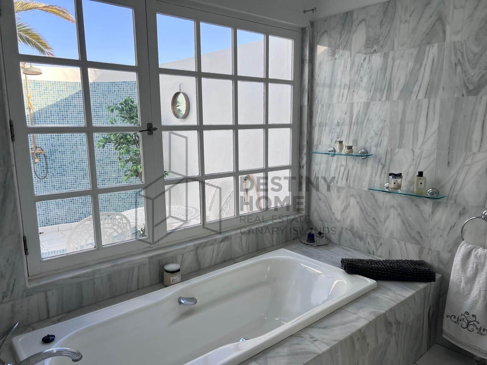 3 bedroom Villa for sale in Parque Holandes with garage - € 625,000 (Ref: 9719679)