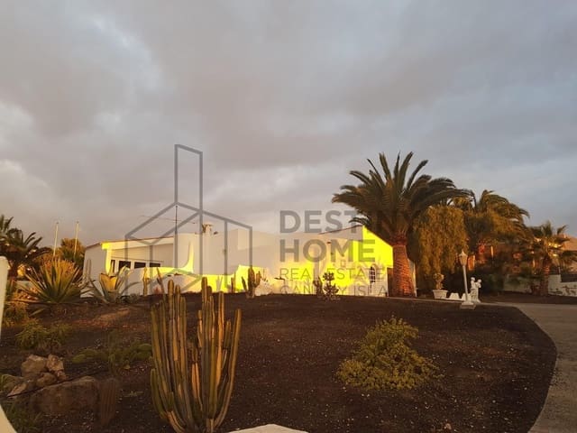 3 Zimmer Villa zu verkaufen in Parque Holandés, La Oliva mit Garage - 625.000 € (Ref: 9719679)