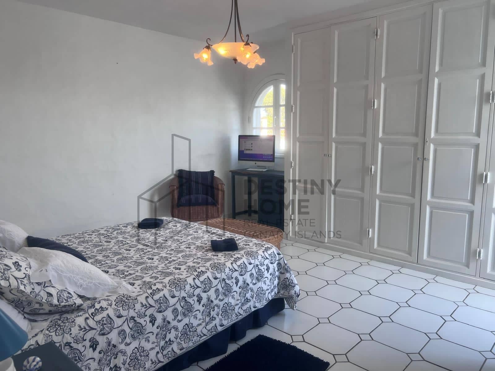 3 bedroom Villa for sale in Parque Holandes with garage - € 625,000 (Ref: 9719679)