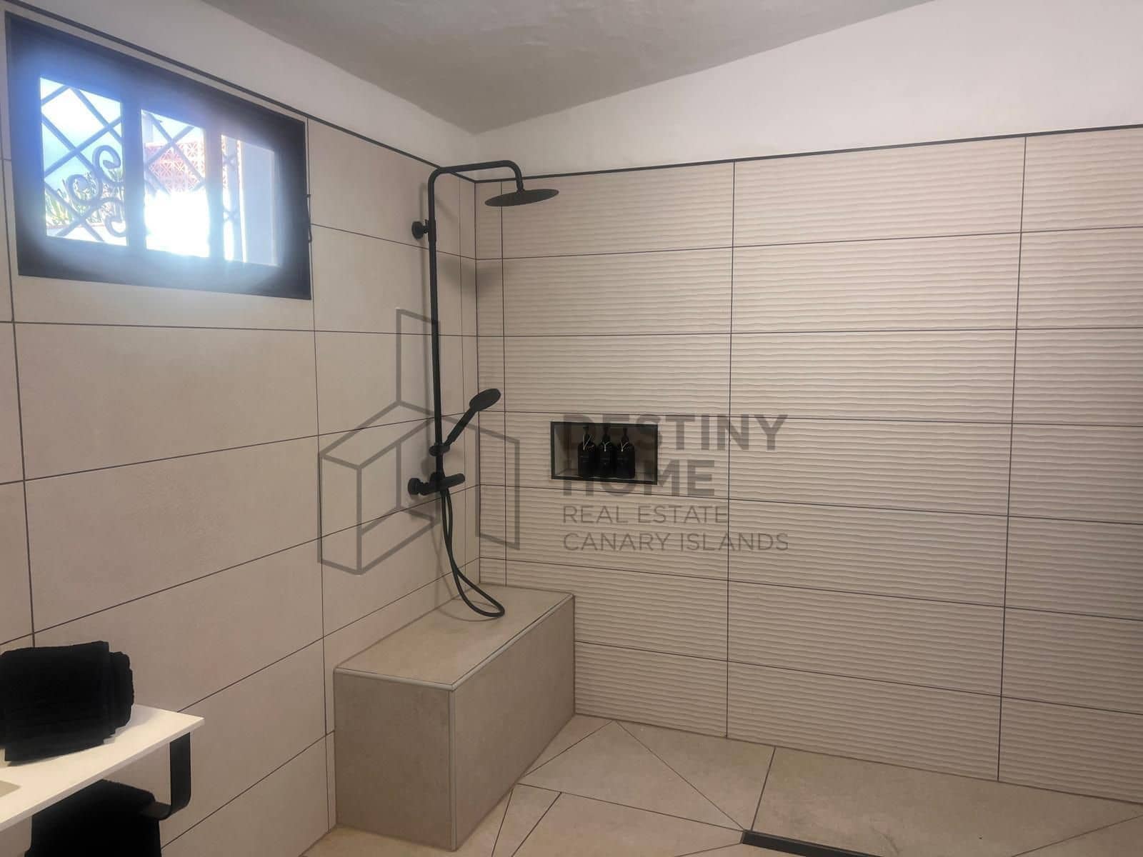 3 bedroom Villa for sale in Parque Holandes with garage - € 625,000 (Ref: 9719679)