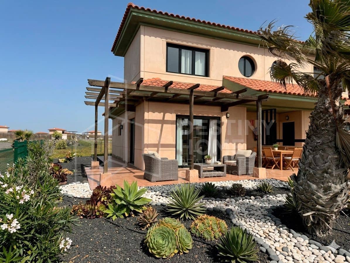 3 bedroom Townhouse for sale in Lajares - € 245,000 (Ref: 9719680)