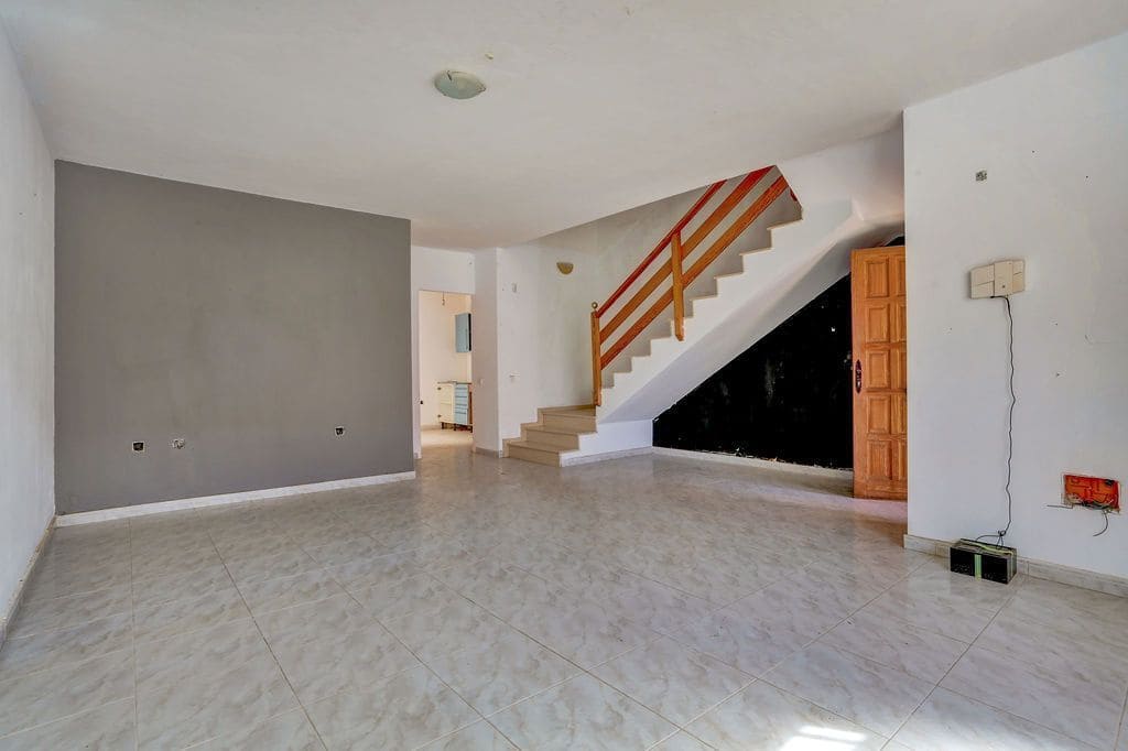 3 soveværelse Byhus til salg i Puerto del Rosario - € 219.000 (Ref: 9780196)