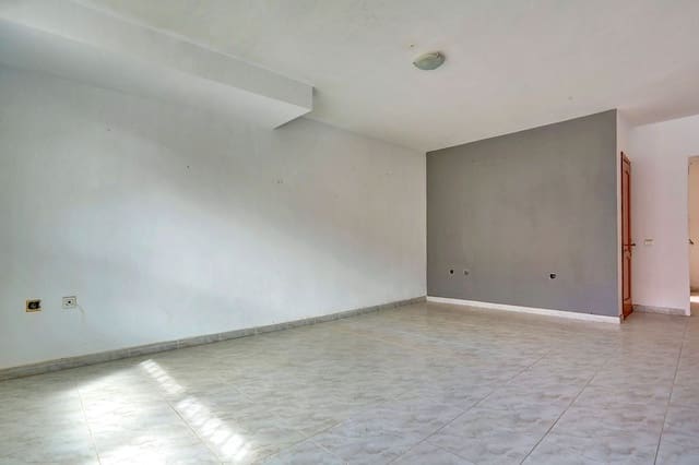 3 soveværelse Byhus til salg i Puerto del Rosario - € 219.000 (Ref: 9780196)