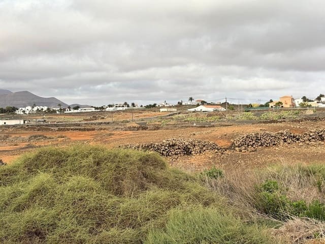 Grunde uden byggetilladelser til salg i Villaverde, La Oliva - € 1.500.000 (Ref: 9788055)