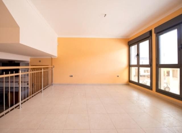 3 bedroom Flat for sale in Puerto del Rosario - € 145,000 (Ref: 9806184)