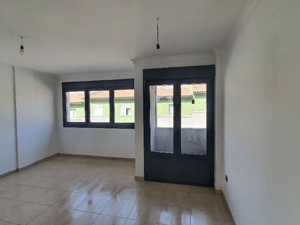 3 bedroom Flat for sale in Puerto del Rosario - € 145,000 (Ref: 9806184)