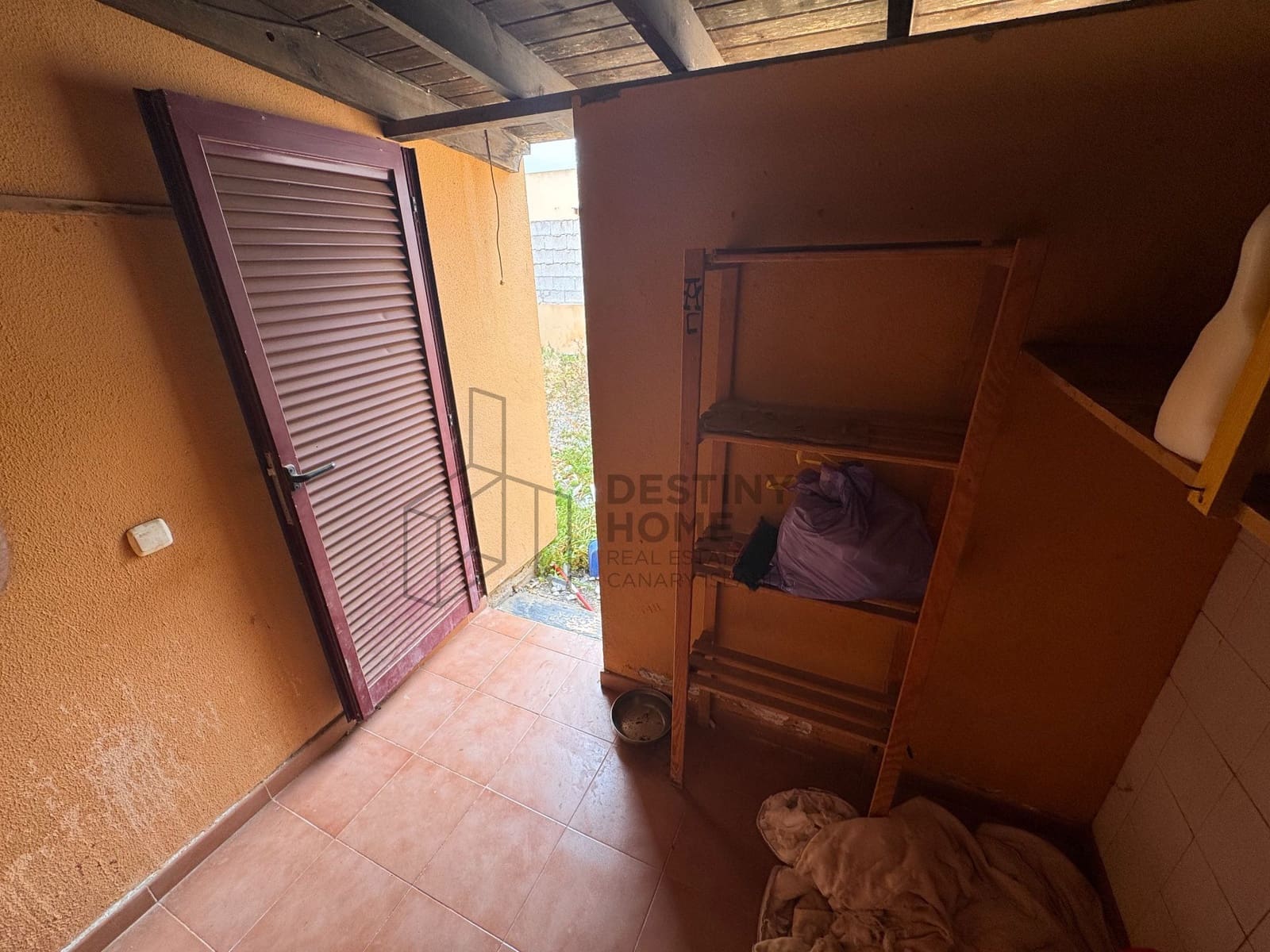 2 bedroom Semi-detached Villa for sale in Corralejo with garage - € 220,000 (Ref: 9811301)