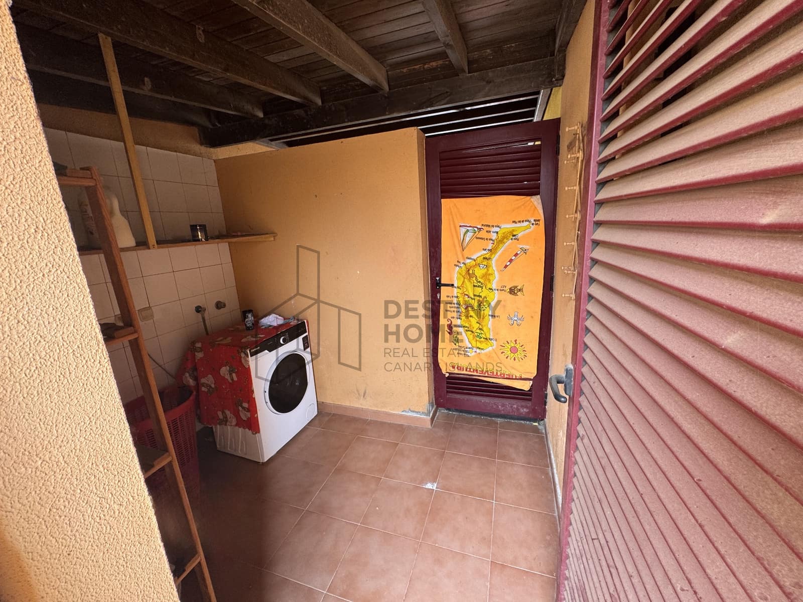2 bedroom Semi-detached Villa for sale in Corralejo with garage - € 220,000 (Ref: 9811301)