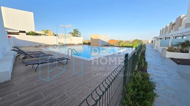 Casa de 2 habitaciones en Corralejo, La Oliva en venta con piscina garaje - 280.000 € (Ref: 9824629)