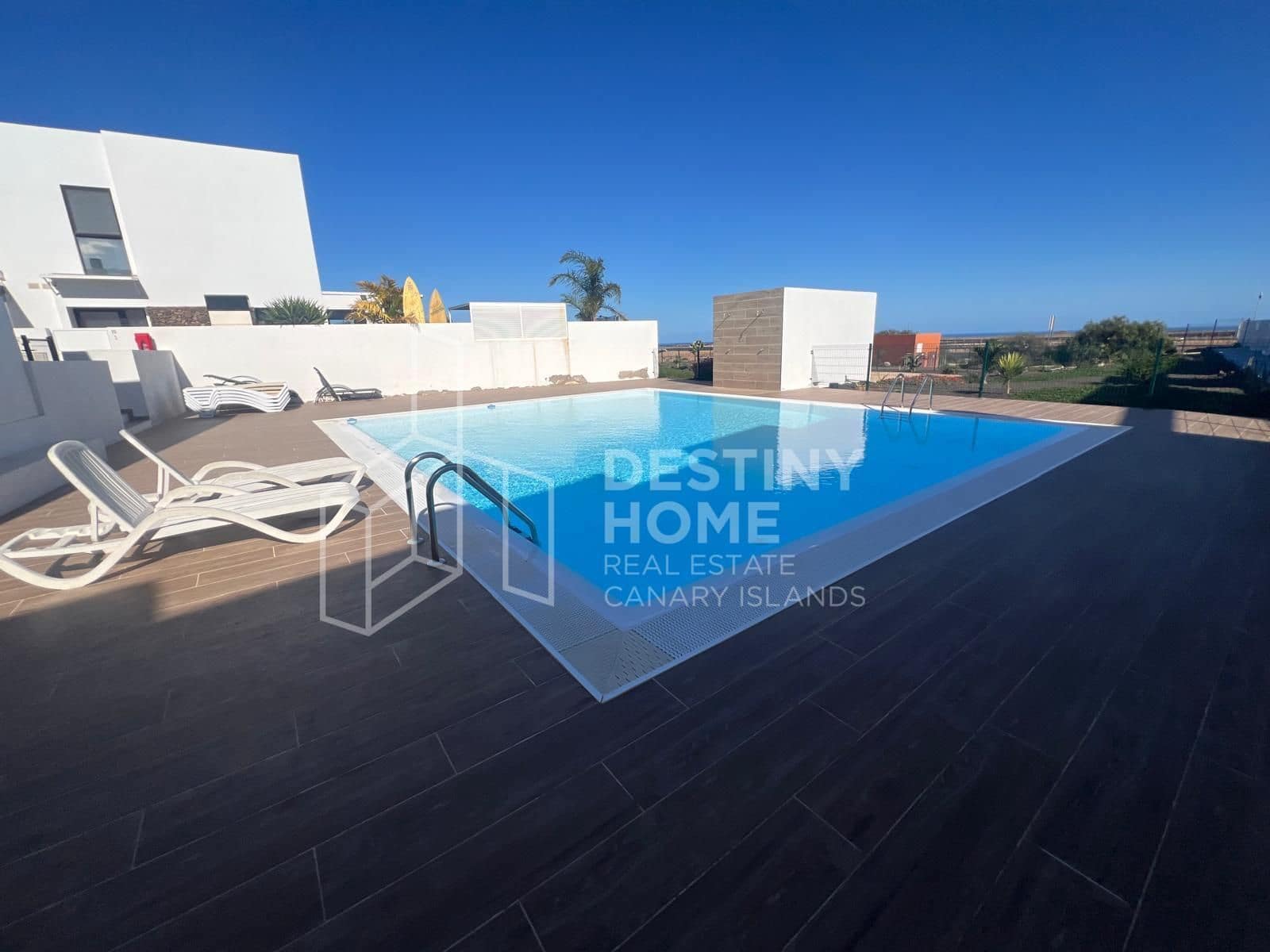 Casa de 2 habitaciones en Corralejo en venta con piscina garaje - 280.000 € (Ref: 9824629)
