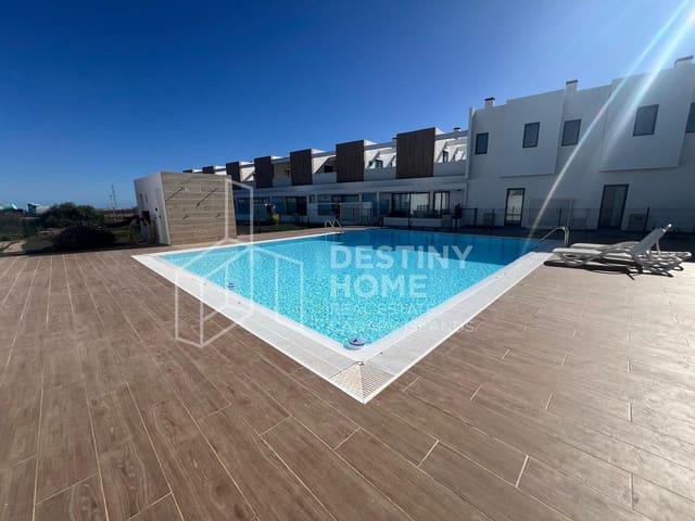 Casa de 2 habitaciones en Corralejo, La Oliva en venta con piscina garaje - 280.000 € (Ref: 9824629)