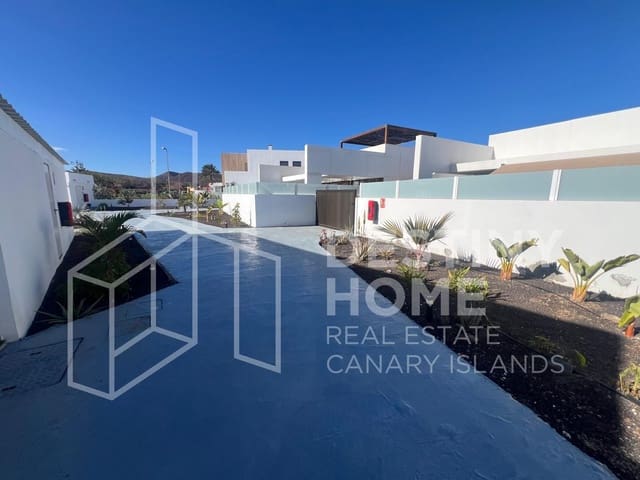 Casa de 2 habitaciones en Corralejo, La Oliva en venta con piscina garaje - 280.000 € (Ref: 9824629)