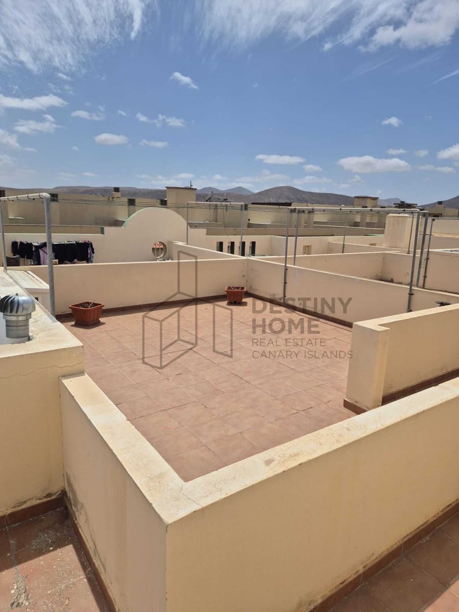 2 bedroom Flat for sale in Puerto del Rosario with garage - € 178,000 (Ref: 9830777)